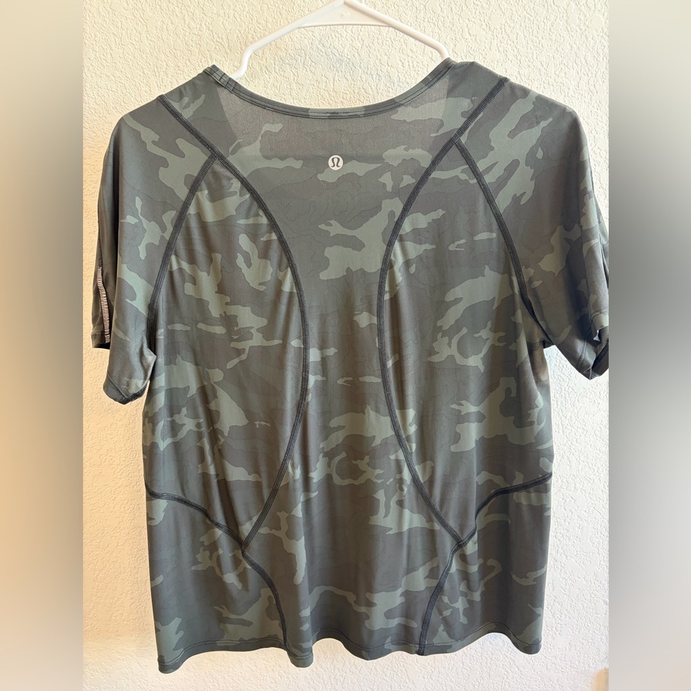 Lululemon Camouflage Short Sleeve Athletic T-Shirt - Picture 2 of 3